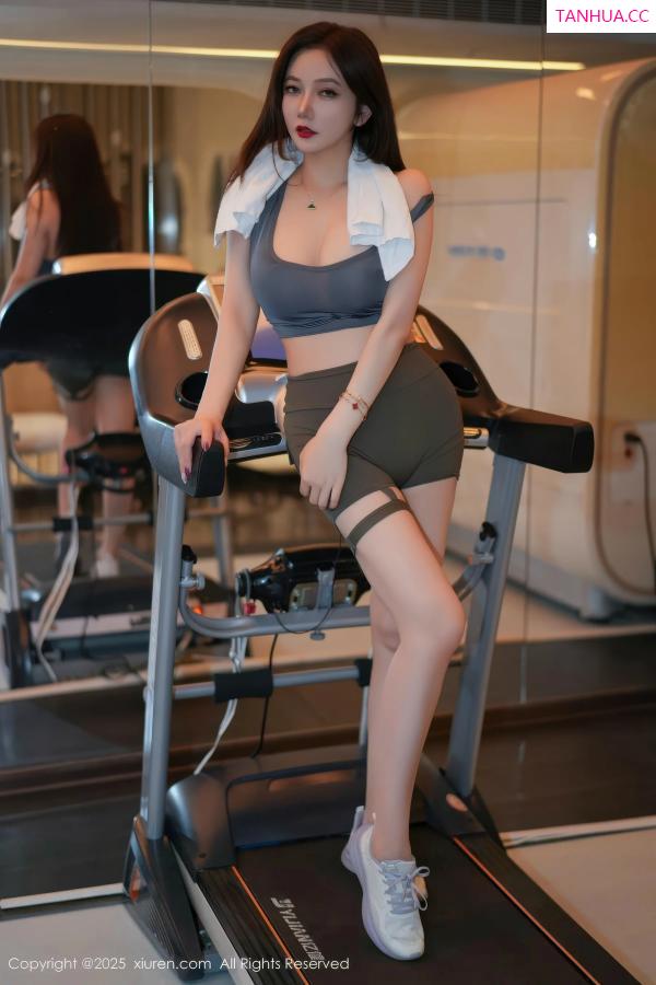   [XiuRen]高清写真图 2025.11.05 No.10950 心妍小公主 紧身运动服第21张图片